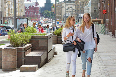 Люди перенеслись в другой Мир